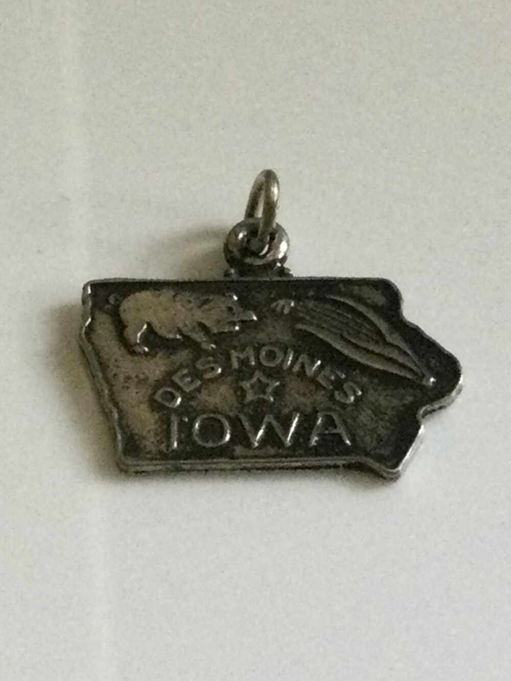Vintage 60's Sterling Des Moines Iowa State Charm - Picture 4 of 4